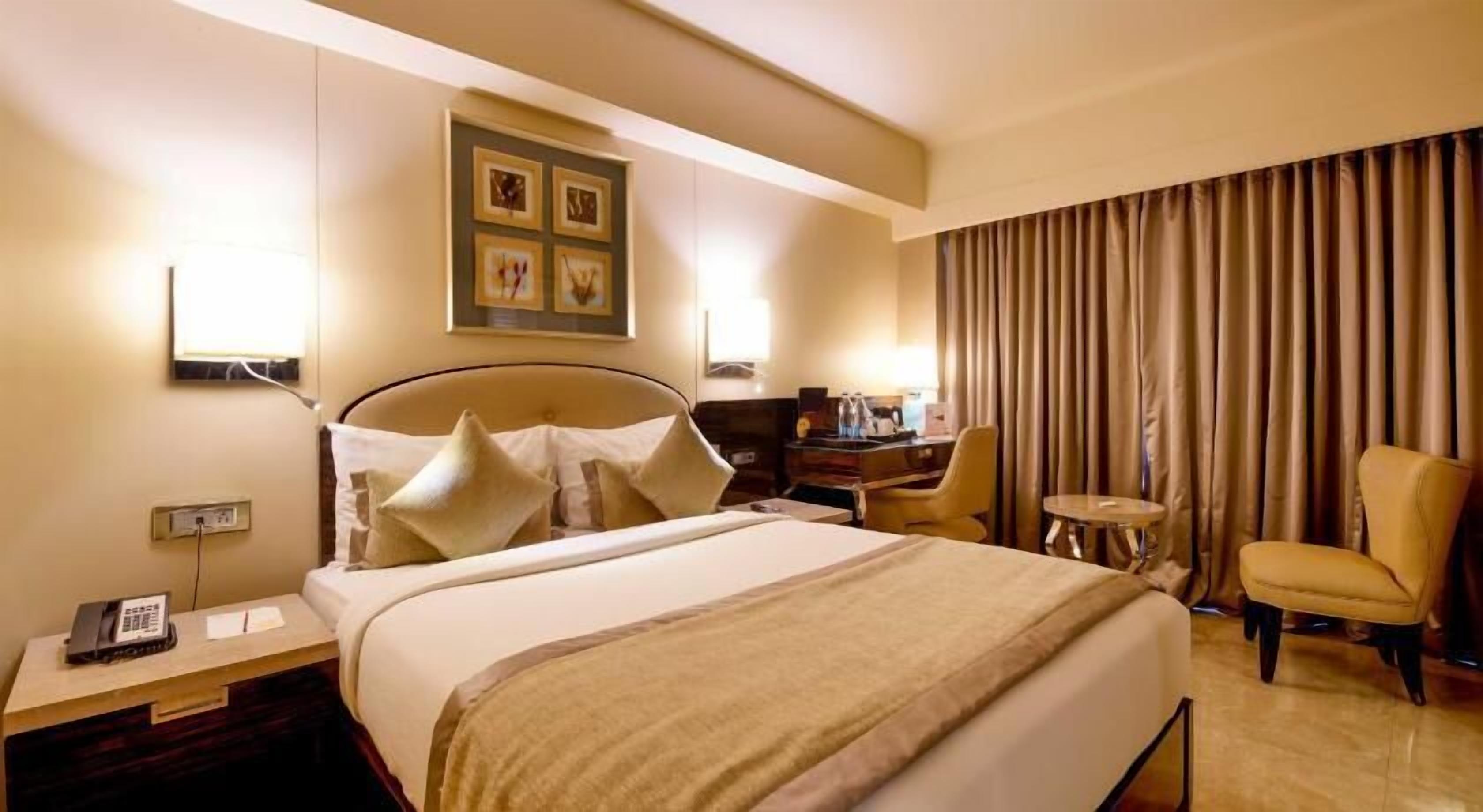 Premium bedding, in-room safe, desk, blackout curtains