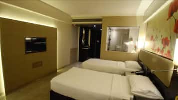 Premium bedding, in-room safe, desk, blackout curtains