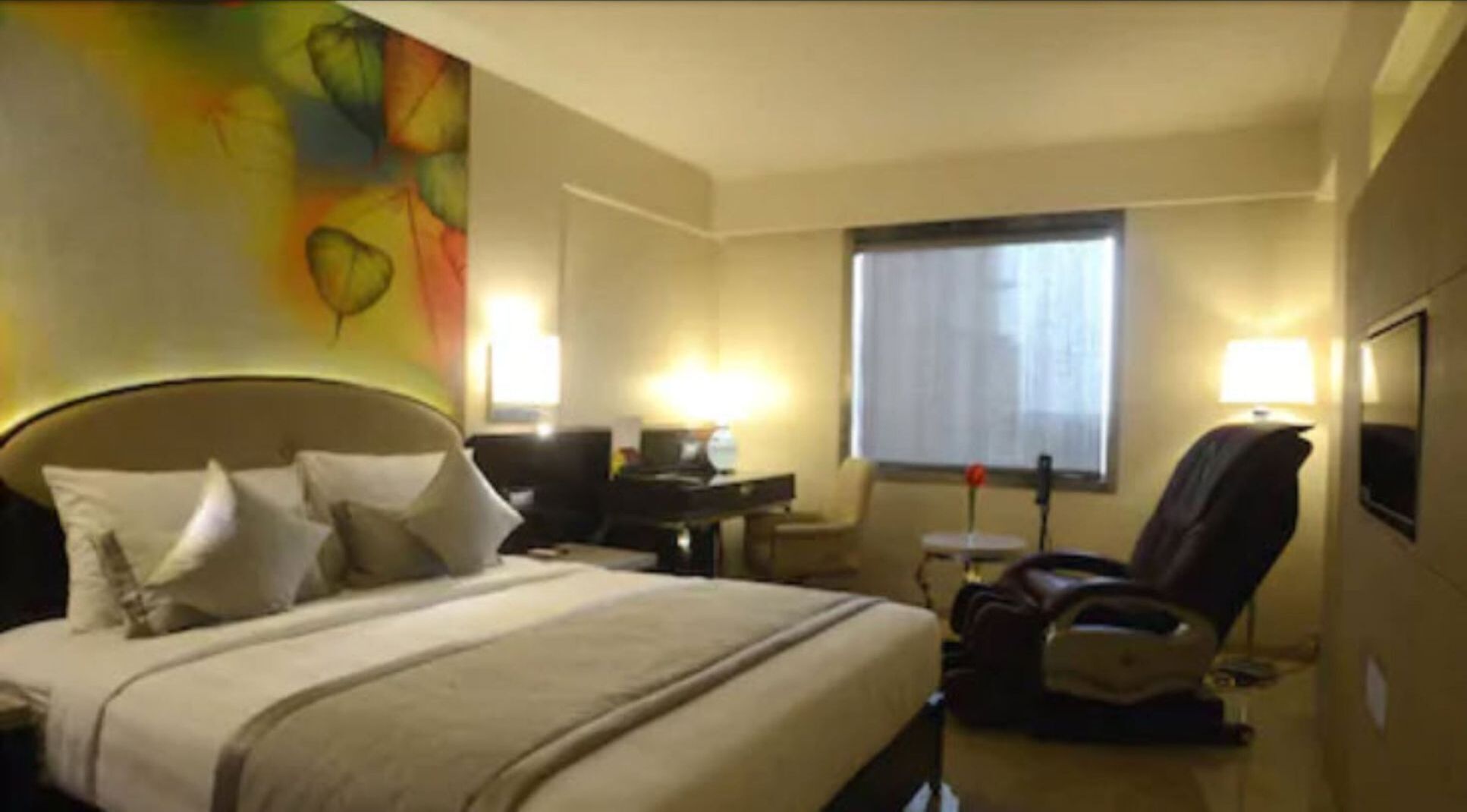 Premium bedding, in-room safe, desk, blackout curtains