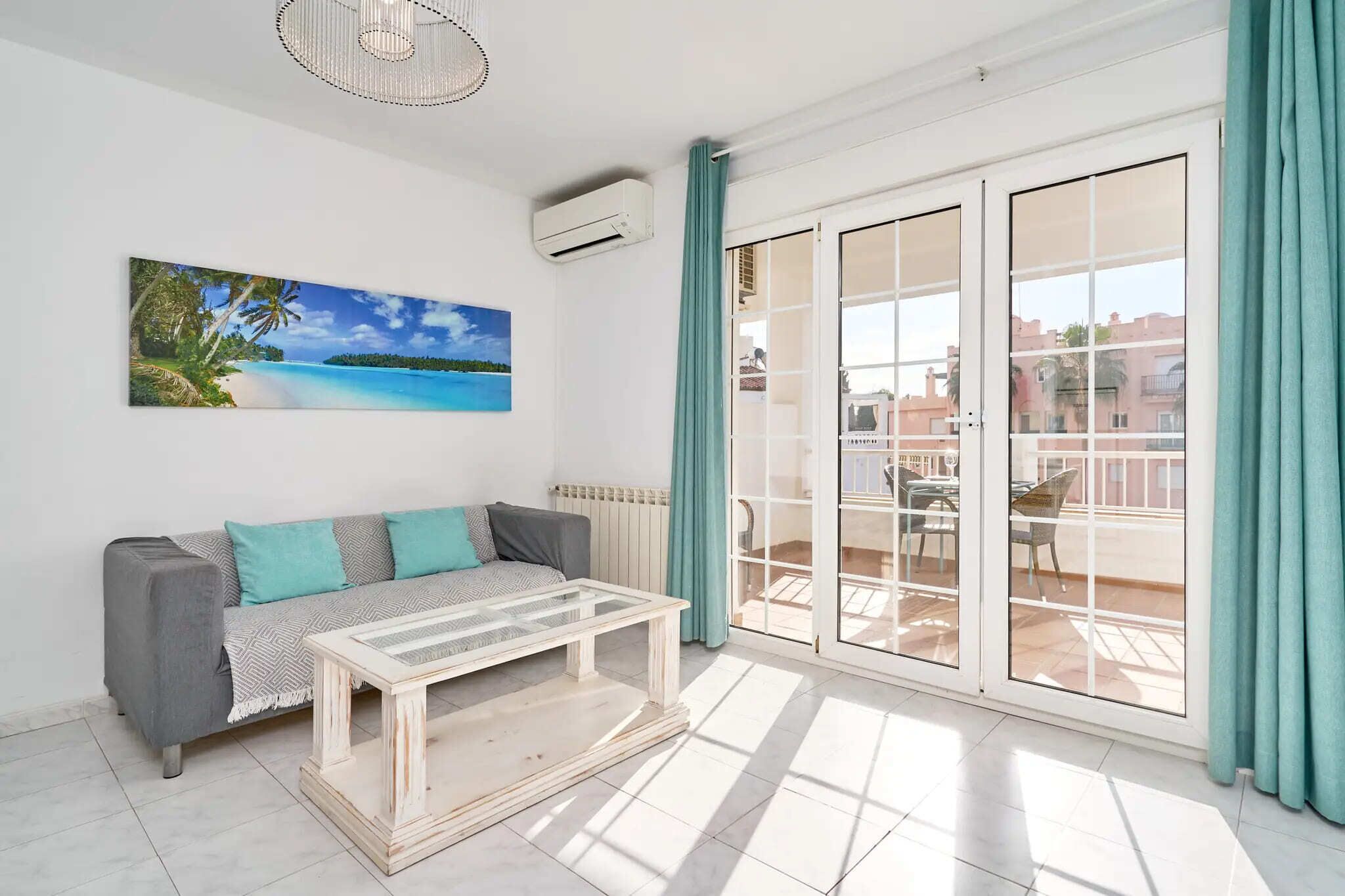 Apartamento luxo, 1 quarto, terraço, vista para a piscina (Apartamento N5) | Área de estar | TV de tela plana