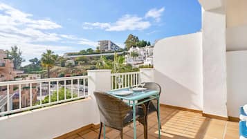 Deluxe Apartment, 1 Bedroom, Terrace, Pool View (Apartamento N6) | Terrace/patio
