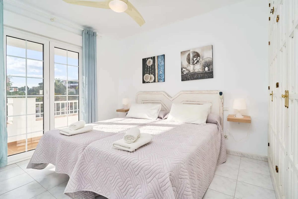 Deluxe Apartment, 1 Bedroom, Terrace, Pool View (Apartamento N5) | 2 bedrooms, in-room safe, individually decorated, individually furnished