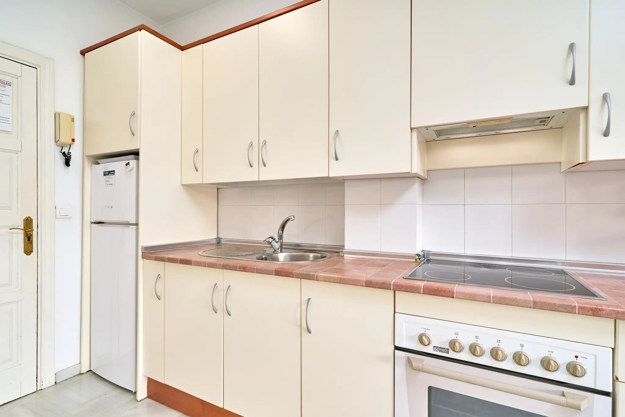 Apartment, 2 Bedrooms, Terrace, Pool View (Apartamento N3) | Private kitchen | Full-size fridge, microwave, stovetop, coffee/tea maker