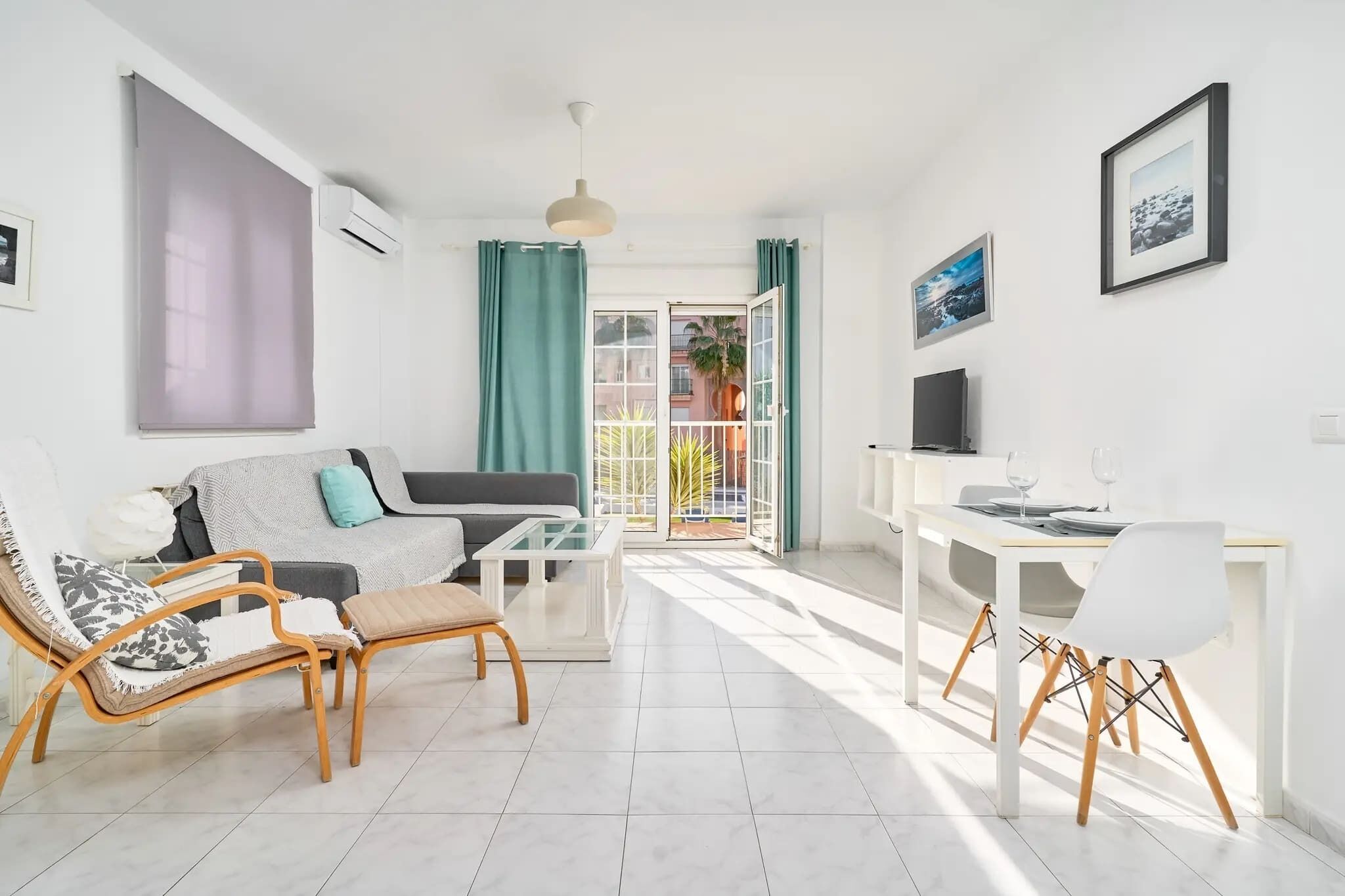 Leilighet – deluxe, 1 soverom, terrasse, bassengutsikt (Apartamento N1) | Oppholdsområde | Flatskjerm-TV