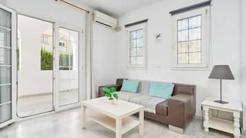 Apartament, 3 dormitoris, terrassa (Apartamento BB) | Sala d'estar | Televisor de pantalla plana