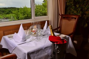 Breakfast, lunch and dinner served - Fairhill House Hotel (Clonbur)