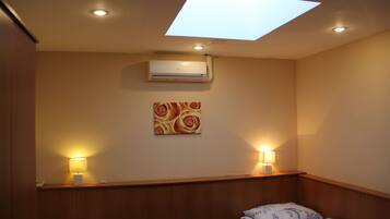 Double or Twin Room | Desk, free WiFi, bed sheets
