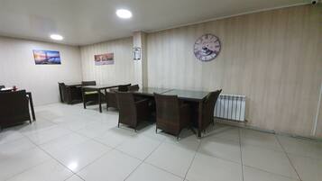 ์์นจ ์์ฌ ๊ณต๊ฐ