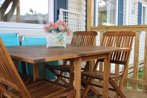 Breakfast, lunch, dinner served; local cuisine