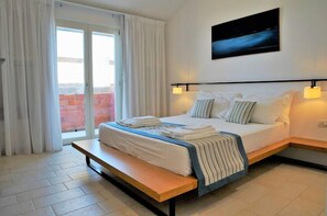 Executive Suite (4 pax) | Premium bedding, minibar, in-room safe, desk