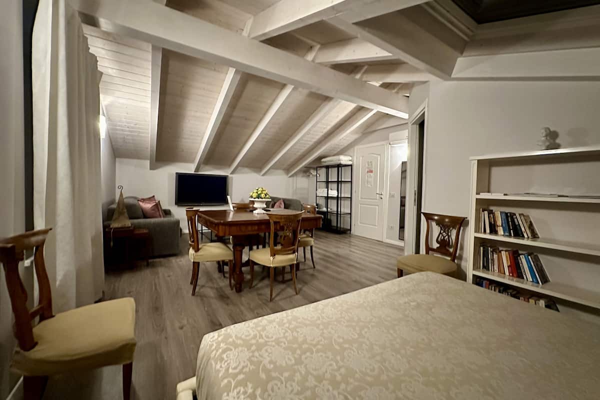 Suite Luxury, non fumatori, vista giardino | 1 camera, biancheria da letto di alta qualità, copriletto in piuma
