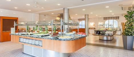 HĂ€r finns 2 restauranger som serverar frukost.