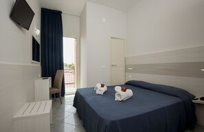 Desk, soundproofing, cots/infant beds, free WiFi - Hotel Scarlet (Rimini)