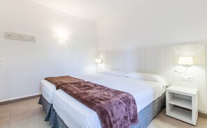 1 dormitorio y ropa de cama