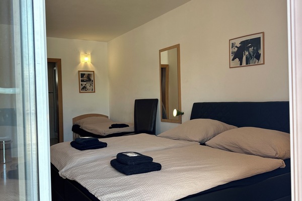 Triple Room | Desk, laptop workspace, free WiFi, bed sheets
