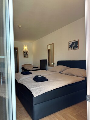 Triple Room | Desk, laptop workspace, free WiFi, bed sheets - Hotel Múza (Kosice)