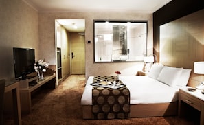 Minibar, in-room safe, free WiFi, bed sheets