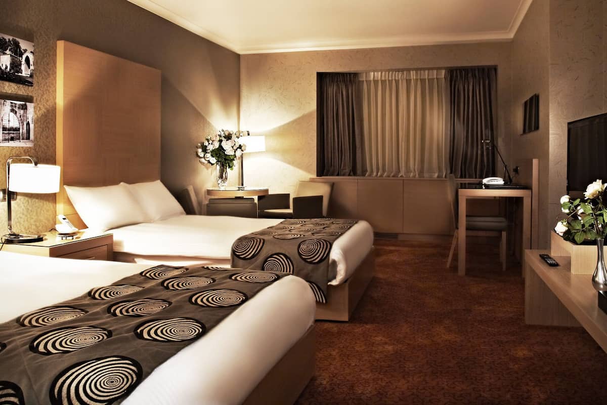 minibar, in-room safe, free wifi, bed sheets