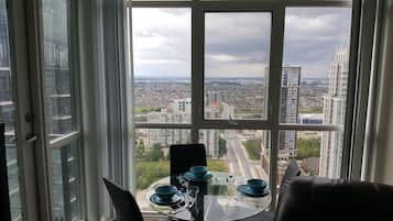 Luxury Condo, 1 Bedroom, Balcony, City View | In-room dining
