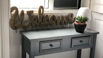 Double Room, Shared Bathroom | Individually decorated, soundproofing, free WiFi, bed sheets