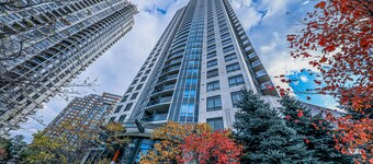 Lake View Luxury Condo by Elite Suites