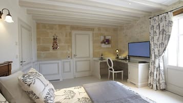 Chambre Double Standard, accessible aux personnes à mobilité réduite (PerriÚre) | 1 chambre