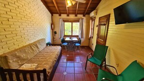 Cabin, 1 Bedroom | Dining room