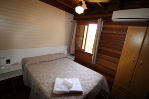 Cabin (Upper floor) | Laptop workspace, free cribs/infant beds, free WiFi, bed sheets