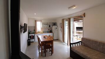 House, 2 Bedrooms | Laptop workspace, free cribs/infant beds, free WiFi, bed sheets