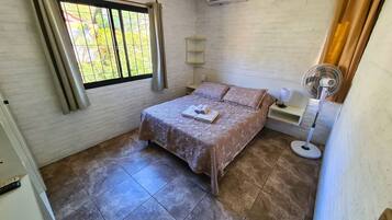 Bungalow, 1 Bedroom | Laptop workspace, free cribs/infant beds, free WiFi, bed sheets