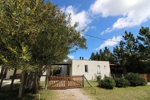 House, 2 Bedrooms | Garden view - Complejo Cabanas Piriapolis (Piriapolis)