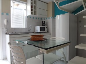 House, 1 Bedroom (4 people) | Private kitchenette | Fridge, microwave, oven, stovetop