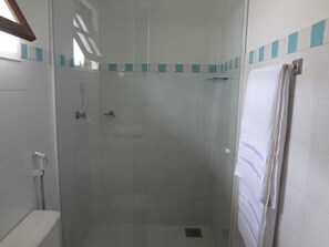 House, 1 Bedroom (4 people) | Bathroom