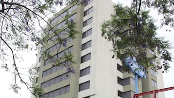 Vista frontal de la propiedad