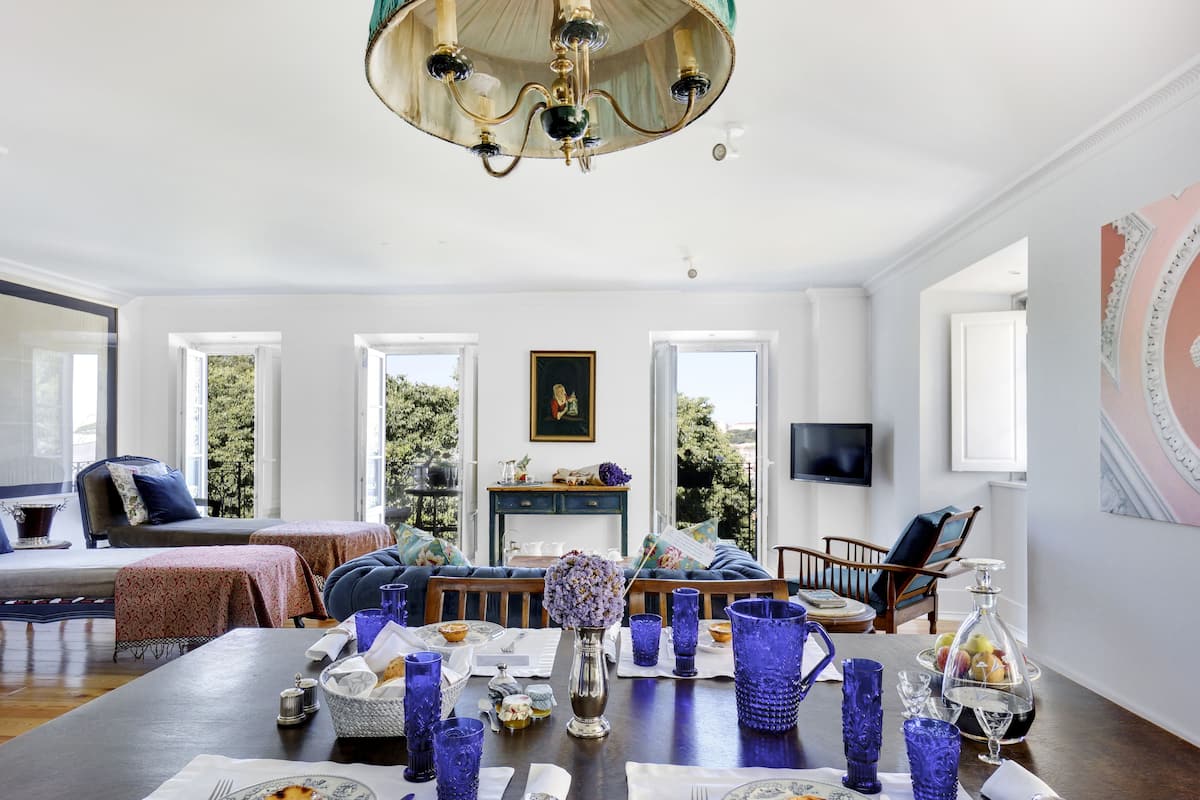 Premium-huoneisto, 1 makuuhuone | Olohuone | 28–tuumainen taulutelevisio, jossa satelliittikanavat