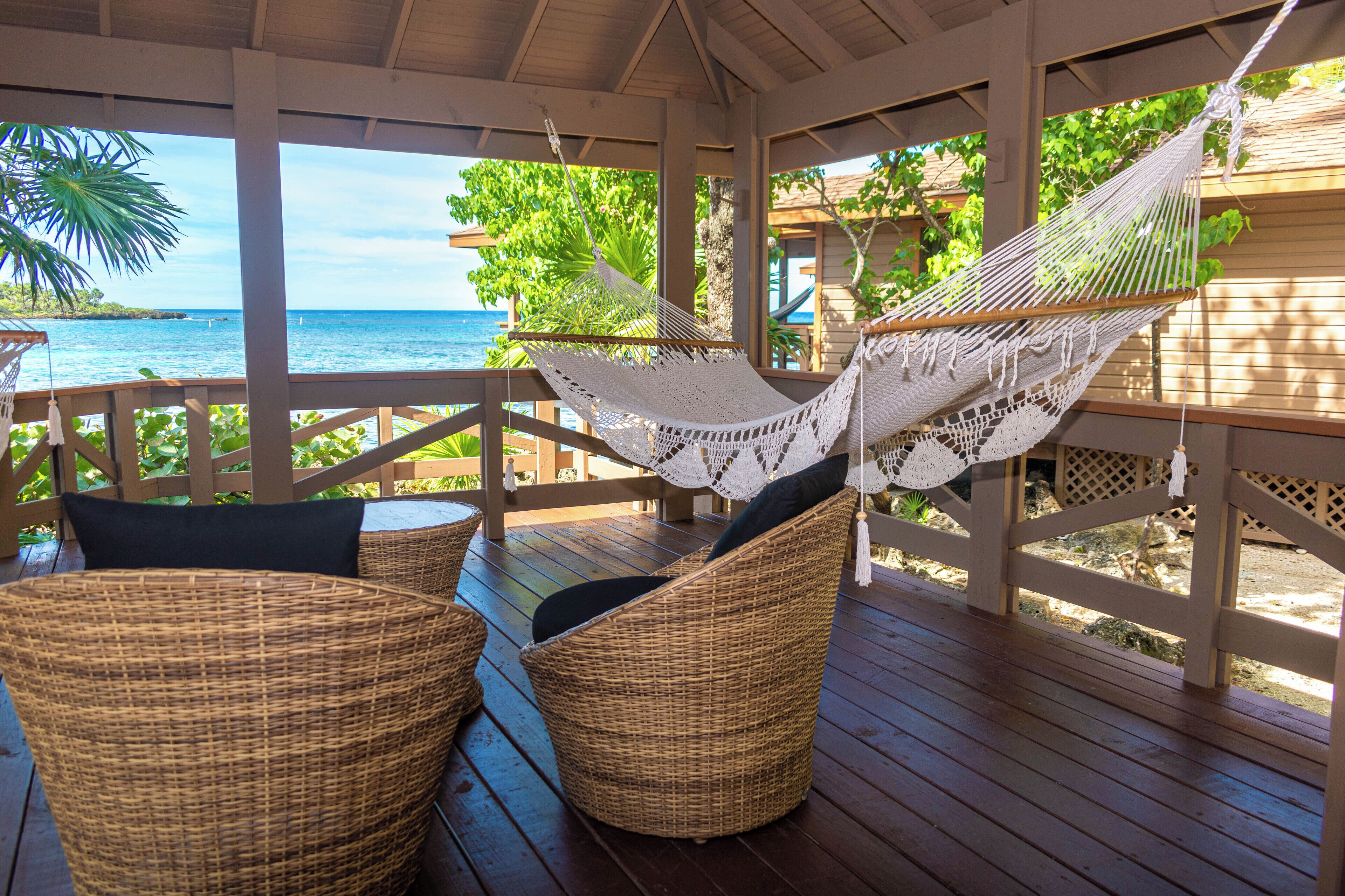 In-room safe, soundproofing, free WiFi, bed sheets