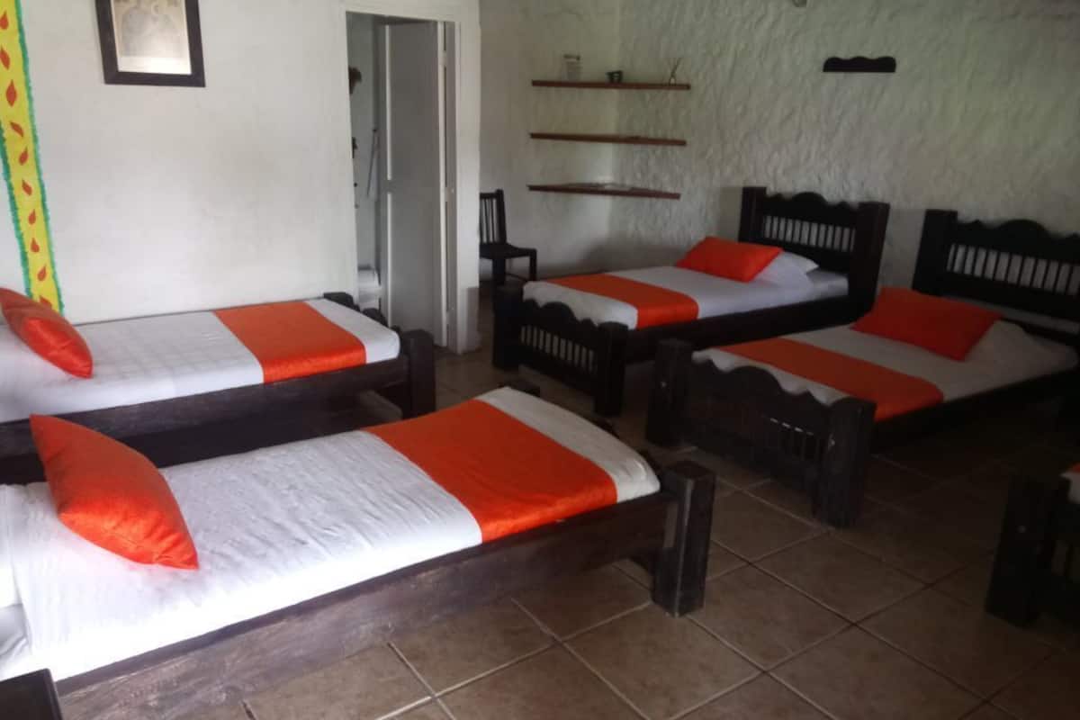 Family Room | Free WiFi, bed sheets
