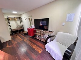 Valley View Suite, Ground Floor | Living area | 32-inch LCD TV with cable channels, TV
