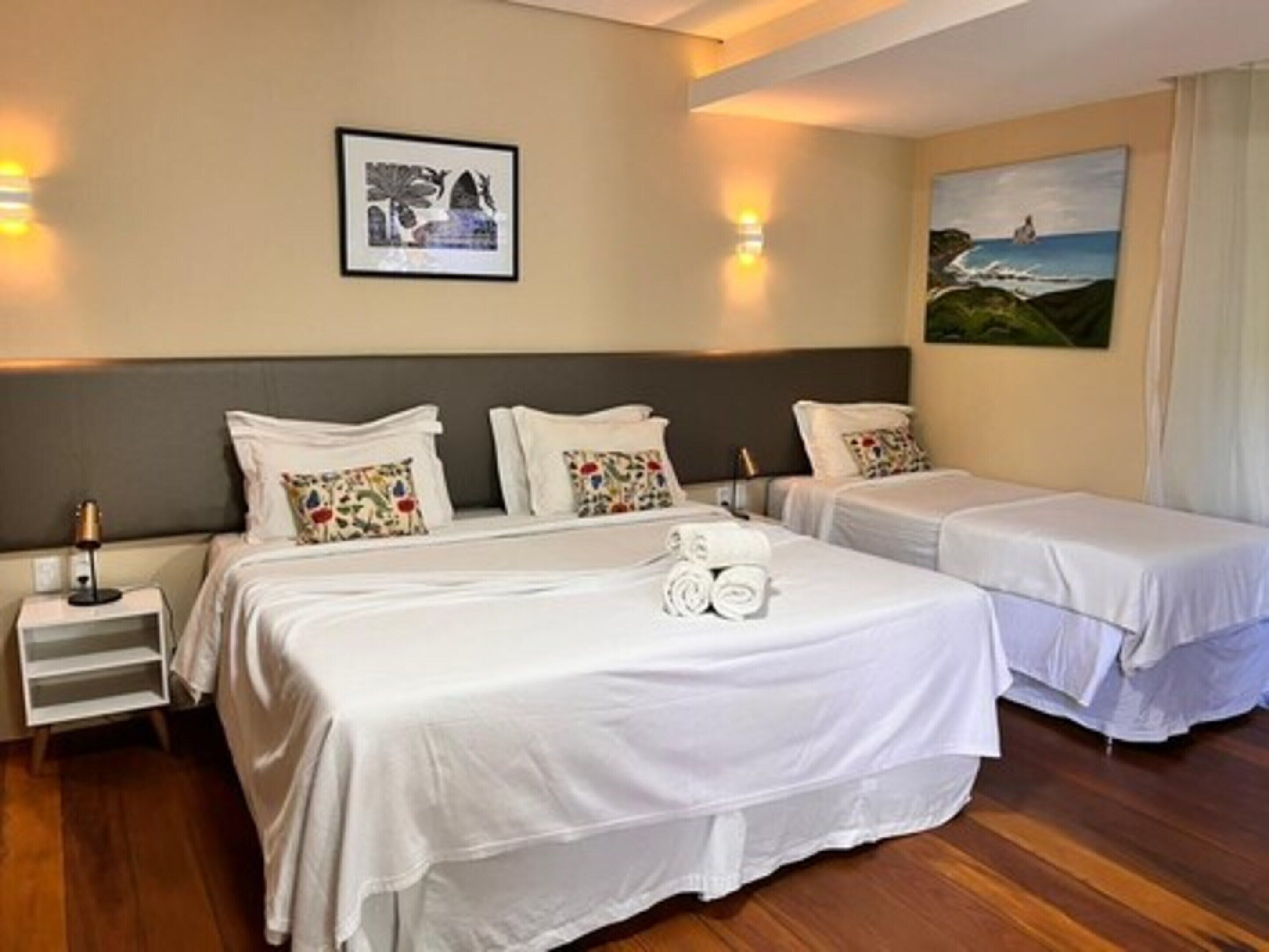 Suite Vista Vale, Primeiro andar | Frigobar, cortinas blackout, ferros/tábuas de passar roupa