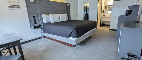 Kamar, 1 Tempat Tidur King, Bebas Asap Rokok | Ruang kerja ramah laptop, tirai kedap cahaya, dan Wi-Fi gratis