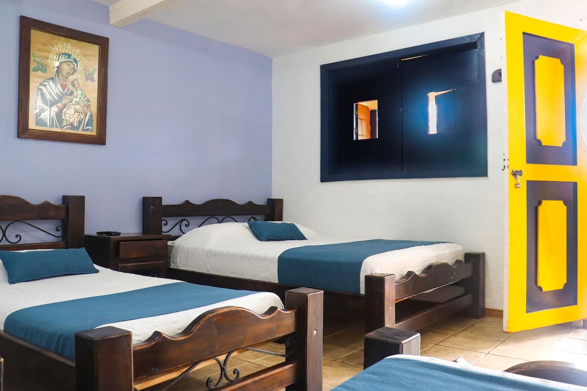 Quadruple Room | Free WiFi, bed sheets
