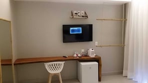 Habitación estándar con 2 camas individuales | Minibar, escritorio, cortinas blackout y ropa de cama 