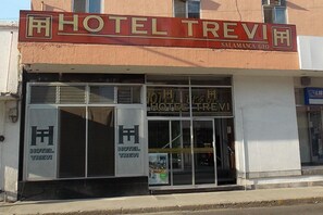 Front of property - Hotel Trevi (Salamanca)