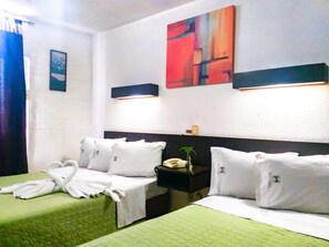 Habitacion Triple  | 書桌、免費無線上網、床單