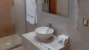 Ducha, artículos de tocador gratuitos, toallas