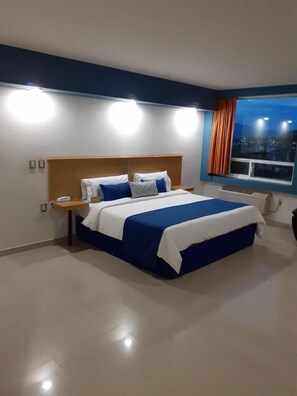 Desk, rollaway beds, free WiFi - CEO Hotel Business Class (Morelia)
