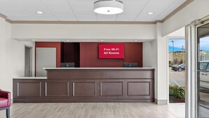 A reception area with a sign indicating free Wi-Fi in all rooms. - Red Roof Inn Cambridge, OH (Cambridge)