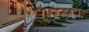 Exterior - The Wild Iris Inn (La Conner)