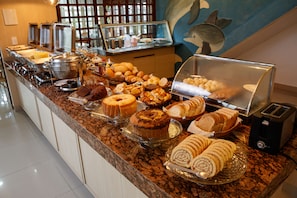 Free daily buffet breakfast - Pousada Shalom Beach (Maragogi)