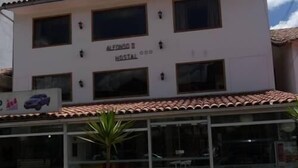Um edifício com a placa 